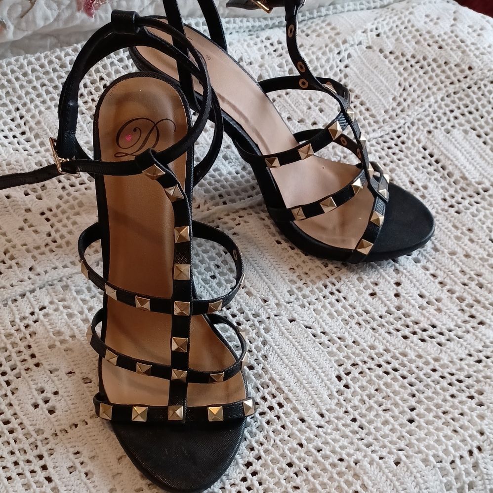 Black High Heels D heart
